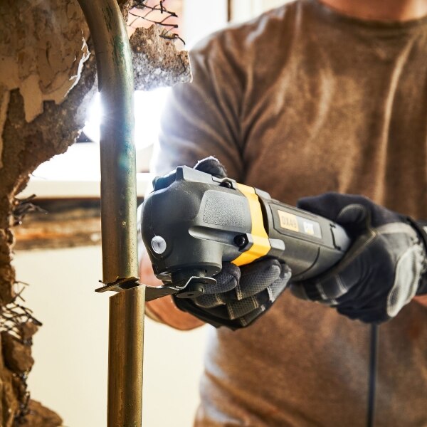 Oscillating tool electrical box clearance